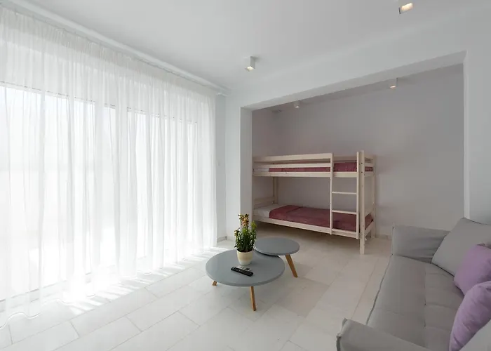 Maria & Nada Beachfront * Κολύμπια