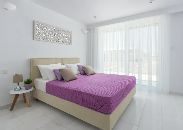 Maria & Nada Beachfront Κολύμπια