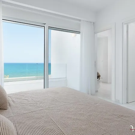 Maria & Nada Beachfront * コリンビア