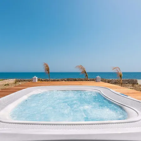 Maria & Nada Beachfront فيلة *