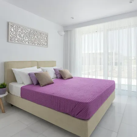 Maria & Nada Beachfront קולימביה