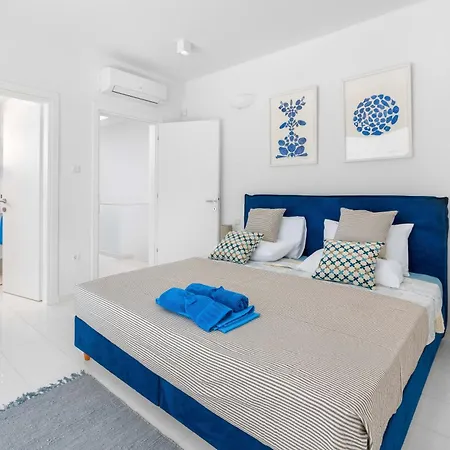 فيلة Maria & Nada Beachfront *