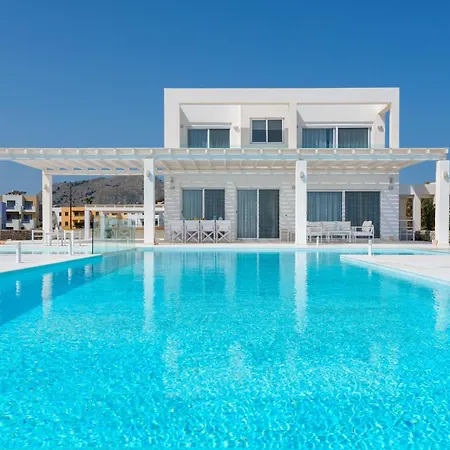 Villa Maria & Nada Beachfront Kolymbia