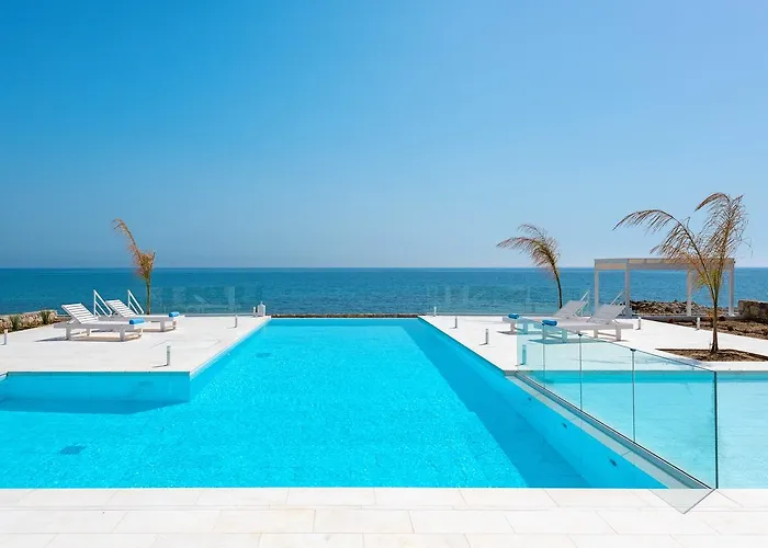 Maria & Nada Beachfront קולימביה