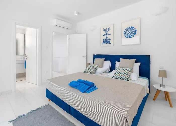 וילה Maria & Nada Beachfront *